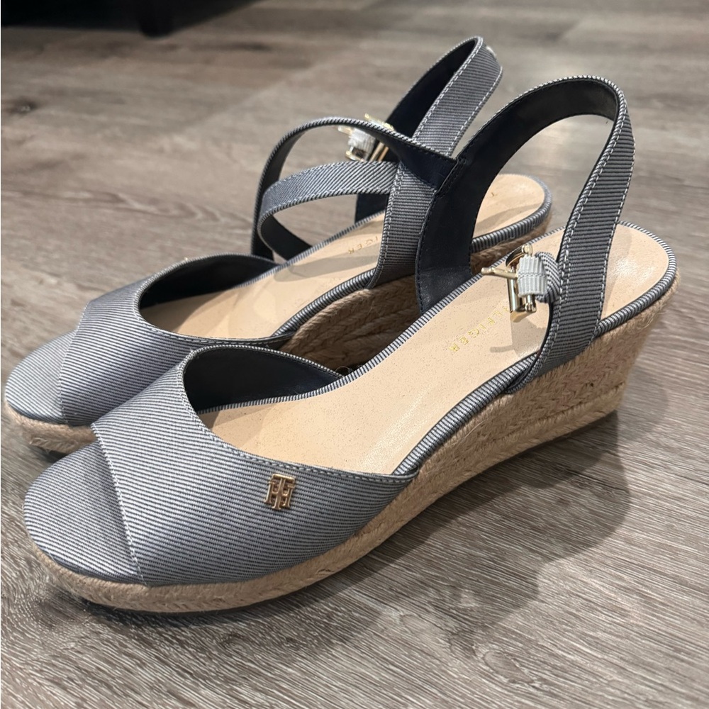 Tommy Hilfiger wedges size 8 never worn